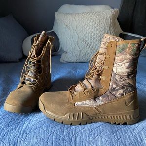 Nike Mens Boot